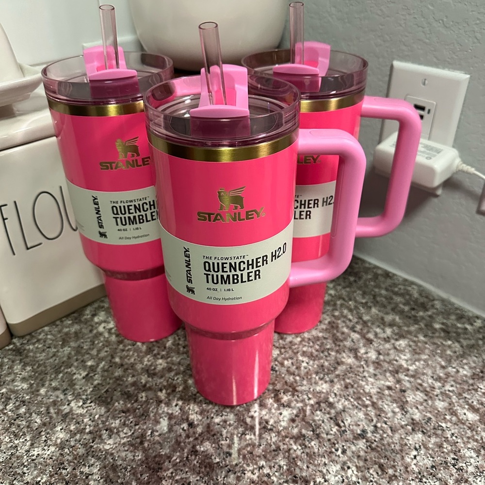PINK PARADE STANLEY 40oz 2.0 quencher